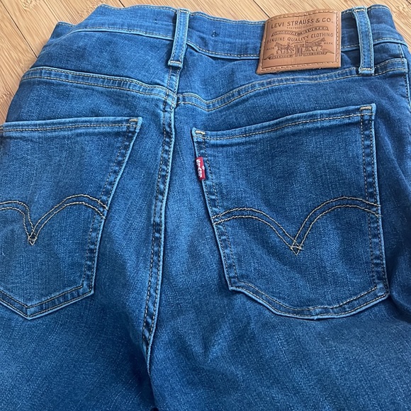 Levi mile high super skinny size 27 blue Jean. Never worn - Picture 3 of 3